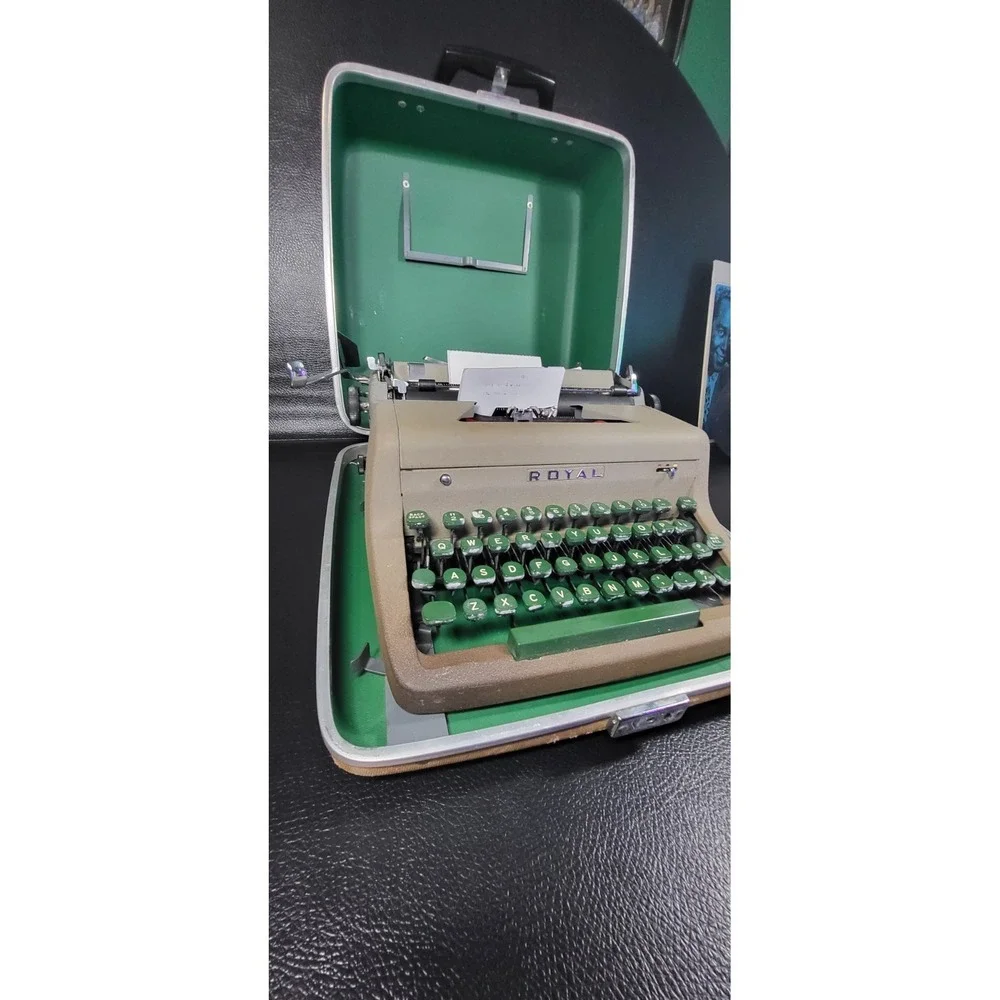 Royal Quiet De Luxe Suit Case Typewriter Floating Green Keys/Original Case 1953